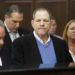 Harvey Weinstein comparece en un tribunal en Nueva York el 25 de mayo de 2018 bajo cargos de violación y violencia sexual. Foto: Steven Hirsch / New York Post vía AP.