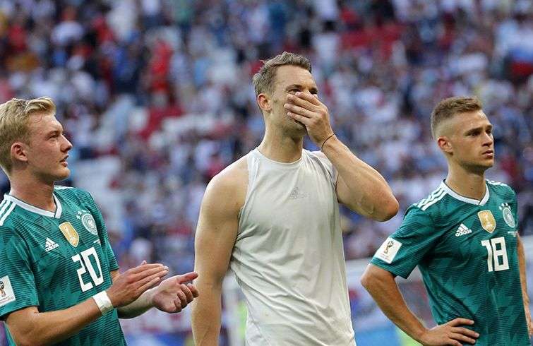 Los alemanes, campeones vigentes, quedaron golpeados anímicamente tras su derrota ante Corea del Sur que los eliminó de la Copa del Mundo Rusia 2018. Foto: Robert Ghement / EFE.