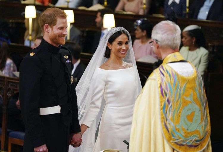 El príncipe Enrique y Meghan Markle durante la ceremonia de su boda en la Capilla de San Jorge, en el Castillo de Windsor, el sábado 19 de mayo del 2018. (Dominic Lipinksi/pool photo via AP)