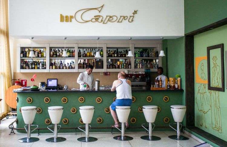 Hotel Capri de La Habana, uno de los escenarios de los supuestos ataques sufridos por diplomáticos estadounidenses en Cuba. Foto: Desmond Boylan / AP.