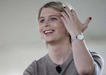 Chelsea Manning fue sentenciada a 35 años, pero el presidente Barack Obama conmutó su pena unos días antes de salir de la Casa Blanca. Desde su liberación, Manning ha estado mantenido un fuerte activismo sobre la transparencia gubernamental y problemas trans. Foto: Steven Senne / AP.
