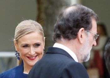 Cristina Cifuentes, presidenta de la Comunidad de Madrid y el presidente Mariano Rajoy. Nueva crisis para el PP. Foto: Emilio Naranjo / EFE.