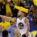 Stephen Curry (izq) y LeBron James (der) chocarán por cuarta final consecutiva en la NBA. Foto: Marcio José Sánchez / AP.