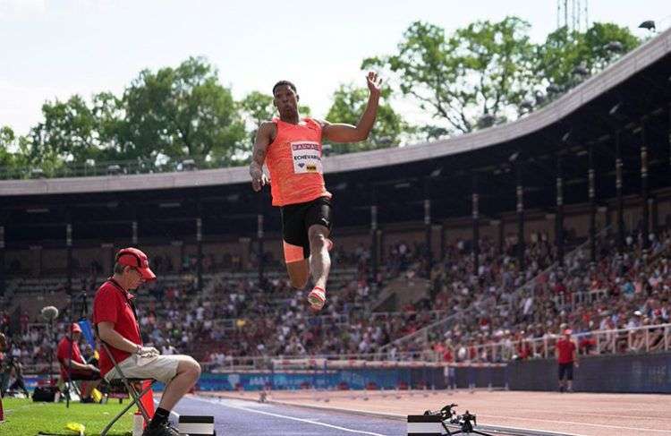 El cubano Juan Miguel Echevarría saltó 8,83 metros, la mejor marca mundial en 23 años y ganó la Liga del Diamante de Estocolmo, Suecia. Foto: deporcuba.com