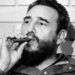 Fidel Castro, entonces primer ministro de Cuba, fuma durante su reunión con dos senadores estadounidenses, los primeros en visitar la Cuba después de 1959. La foto fue tomada en La Habana, Cuba, el 29 de septiembre de 1974. Foto: AP.