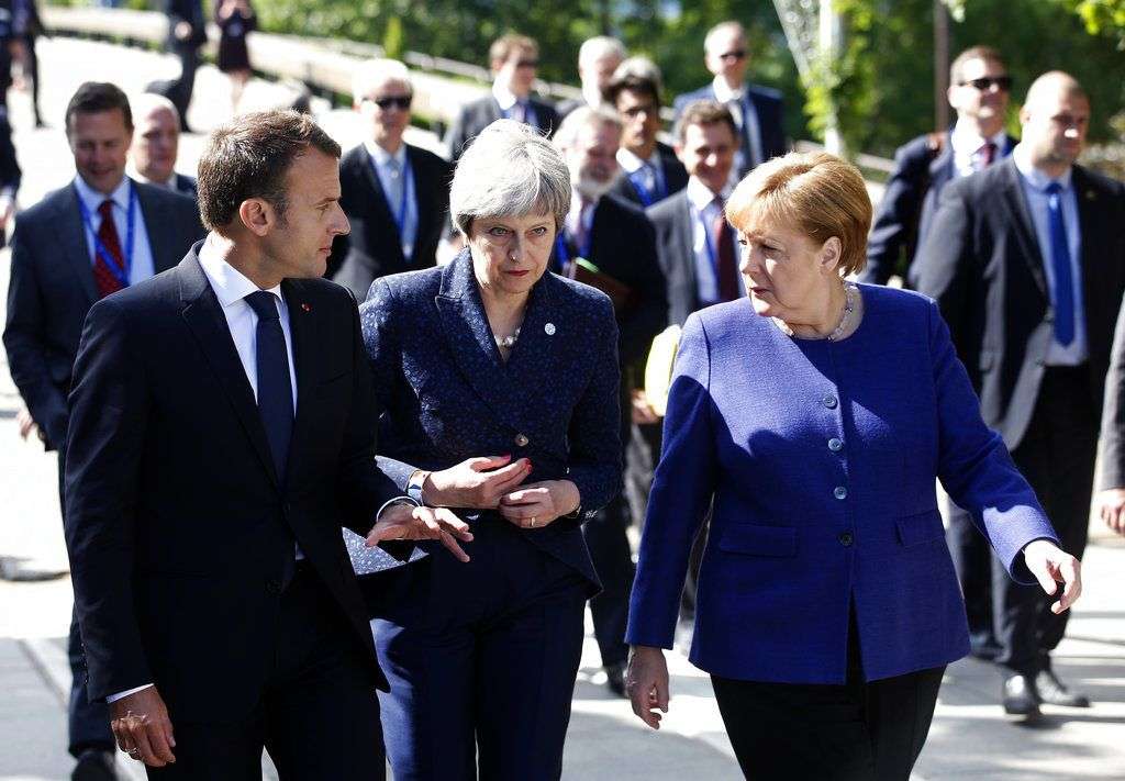 El presidente francés Emmanuel Macron, la primera ministra británica Theresa Maya y la canciller alemana Angela Merkel en Sofía, Bulgaria. Foto: Darko Vojinovic/AP.