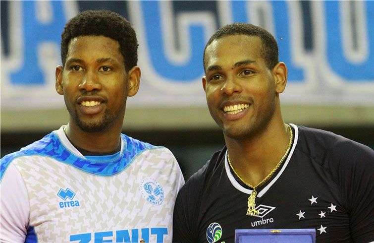 Wilfredo León (i) y Yoandy Leal son dos de los ases cubanos que intervendrán desde este martes en el Mundial de Clubes de Voleibol Masculino en Polonia. Foto: fivb.com.