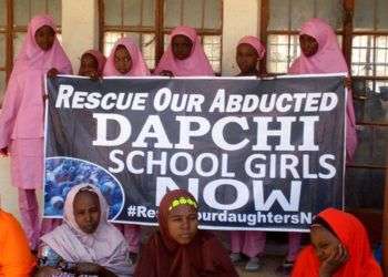 Toda Nigeria vivió con dolor y tensión el secuestro de las niñas en Dapchi por el grupo terrorista Boko Haram. Foto: Europa Press / Twitter.