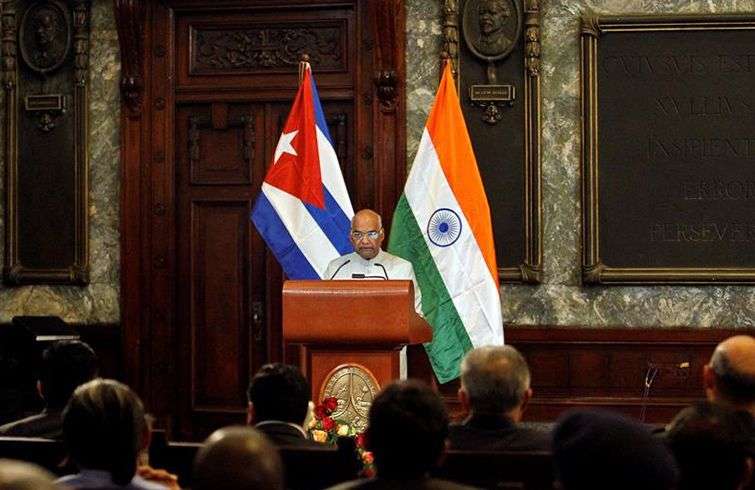 El presidente de la India, Ram Nath Kovind, imparte una conferencia este viernes 22 de junio de 2018, en la Universidad de La Habana, en el cierre de su visita a Cuba. Foto: Yander Zamora / EFE.