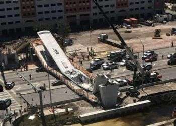Puente colapsado en Florida. Foto: captura de video / Twitter.