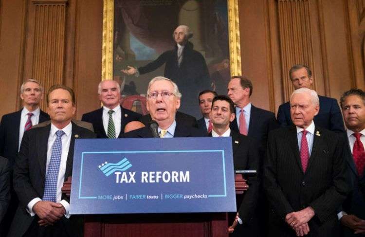 Los líderes republicanos del Congreso de los EE.UU apoyan la propuesta de reforma fiscal que debe ser votada en los próximos días. Foto: J. Scott Applewhite / AP.