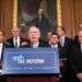Los líderes republicanos del Congreso de los EE.UU apoyan la propuesta de reforma fiscal que debe ser votada en los próximos días. Foto: J. Scott Applewhite / AP.