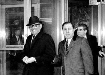 Santo Trafficante Jr. (i) y su abogado Frank Raggano (centro). Foto: New York Daily News / Getty Images.