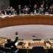 Miembros del Consejo de Seguridad de la ONU votan una resolución presentada por EE.UU. para realizar una investigación independiente sobre el uso de armas químicas en Siria durante una reunión del organismo, el 10 de abril de 2018. Foto: Julie Jacobson / AP.