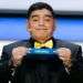 El argentino Diego Armando Maradona fue una de las leyendas del fútbol participante en el sorteo de los grupos del Mundial de Rusia 2018. Foto: Ivan Sekretarev / AP.