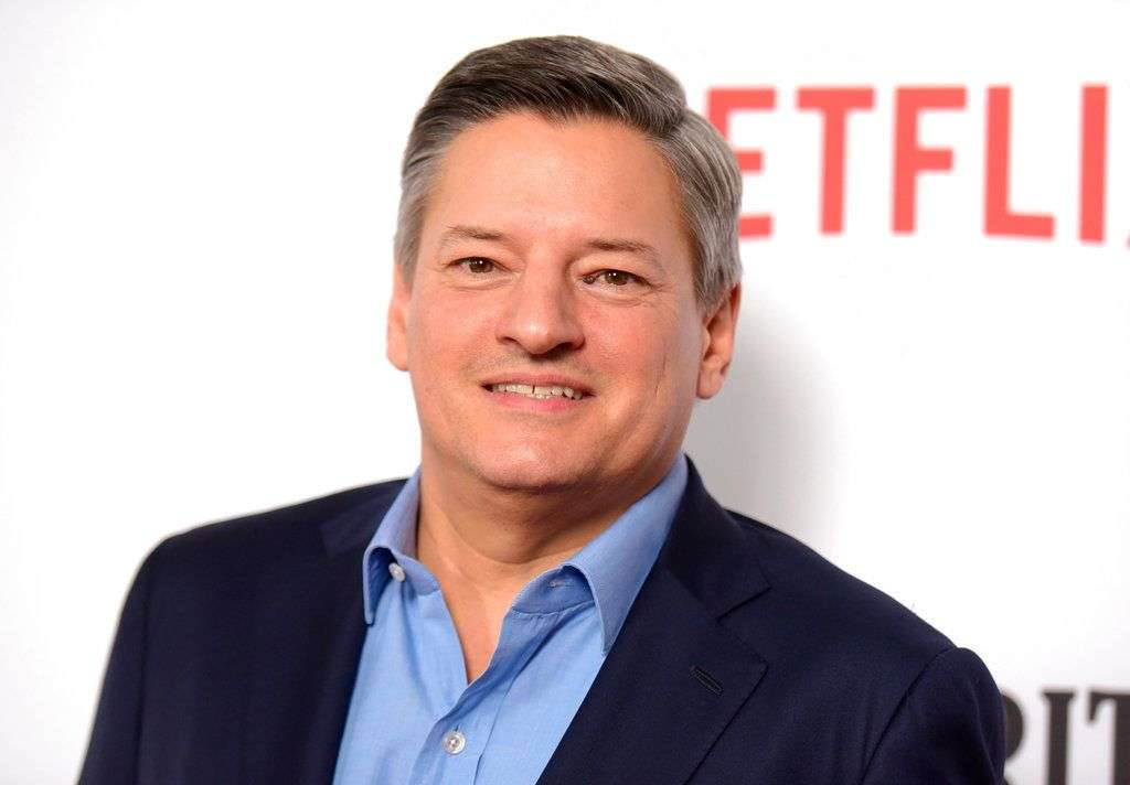 El director de contenido de Netflix Ted Sarandos llega al estreno de la primera temporada de "Santa Clarita Diet" en Los Angeles, febrero de 2017. Foto: Richard Shotwell / Invision / AP.