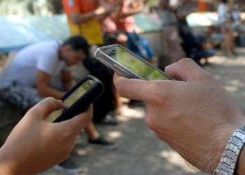 Los cubanos podrán tener internet en sus teléfonos celulares en 2018 según Etecsa. Foto: Abel Rojas / Escambray.