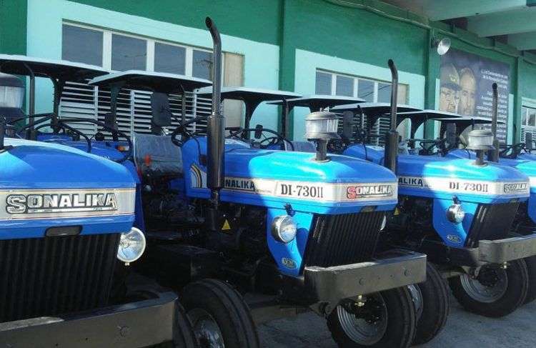 Tractores donados a Cuba por la India. Foto: ACN.