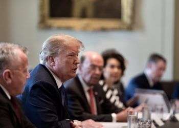 Donald Trump en una reunión de su equipo de gobierno. Este martes, la Casa Blanca anunción que no irá a la Cumbre de Perú para concentrarse en una posible respuesta militar contra Siria. Foto: @realdonaldtrump.