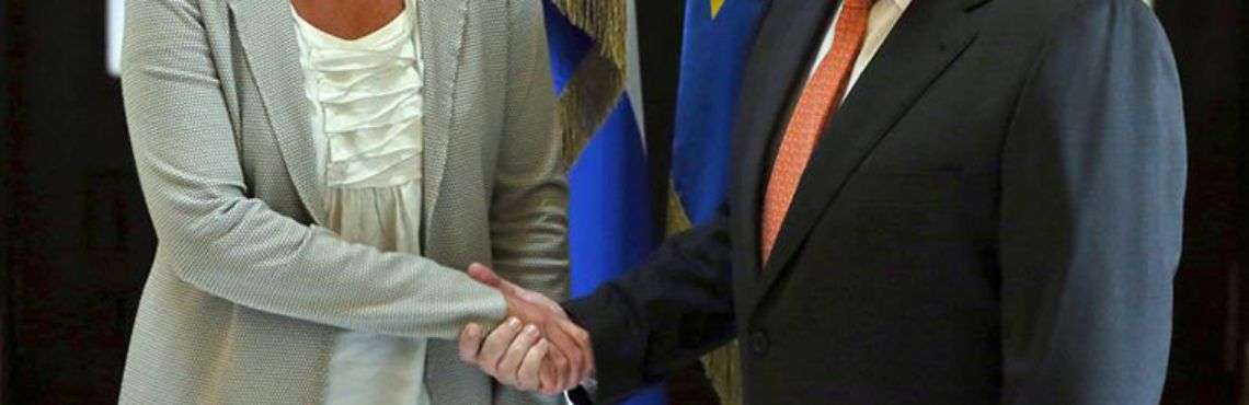 La jefa de la diplomacia de la Unión Europea, Federica Mogherini, junto el canciller cubano, Bruno Rodríguez, este jueves en La Habana. Foto: Alejandro Ernesto / EFE.