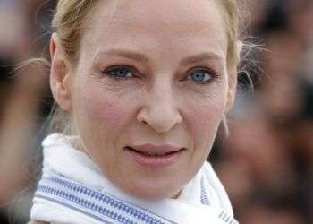 La actriz Uma Thurman posa durante el Festival de Cine de Cannes, mayo de 2017. Foto: Alastair Grant / AP.