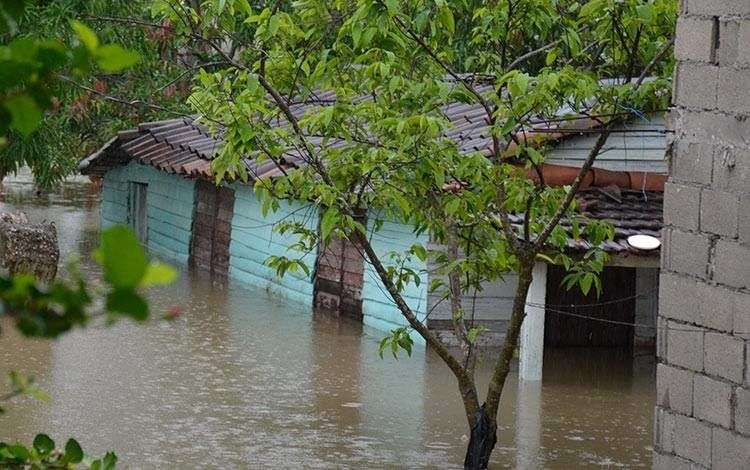 Intensas lluvias en Villa Clara han dejado inundaciones en diferentes localidades de la provincia. Foto: Ramón Barreras.