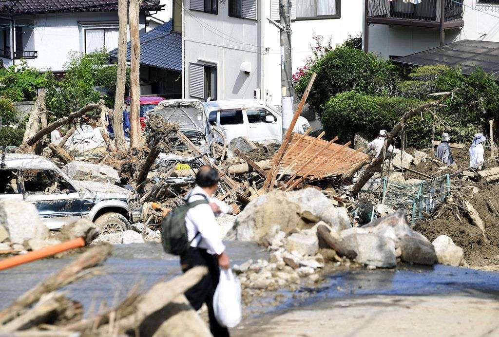 Escombros provocados por las intensas lluvias e inundaciones en Hiroshima, en el suroeste de Japón, el 10 de julio de 2018. Foto: Ryosuke Ozawa / Kyodo News vía AP.