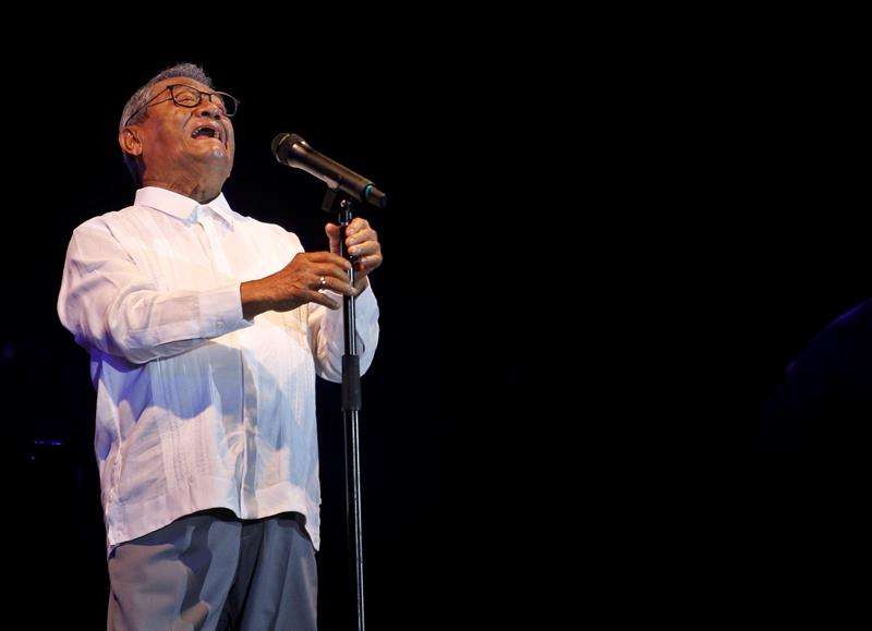 El compositor y productor musical de 82 años cantó en La Habana por primera vez. Foto: Yander Zamora / EFE.