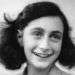 El 12 de marzo de 1945, en Bergen Belsen, falleció Ana Frank.