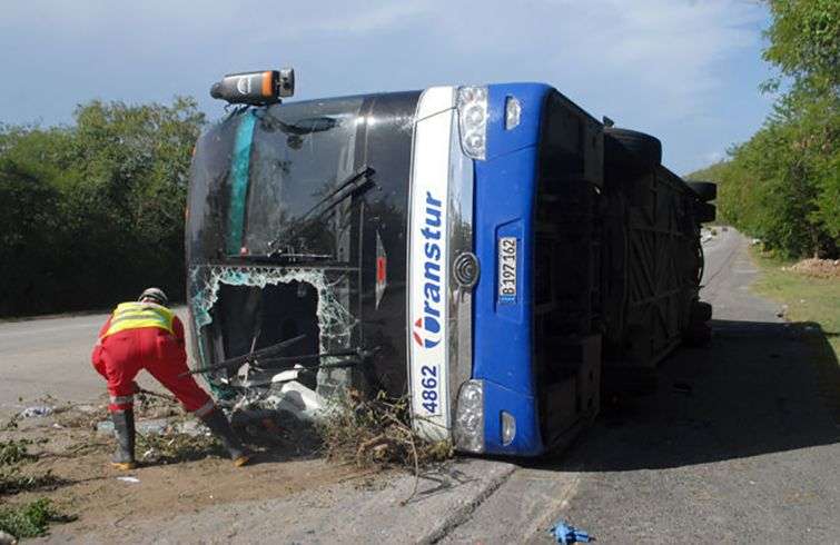 Tres muertos y 36 lesionados fue el saldo de un accidente de tránsito ocurrido en Santiago de Cuba este 14 de agosto de 2018. Foto: Sierra Maestra.