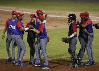 Los cubanitos terminaron invictos la primera ronda del Mundial sub-15 de béisbol en Panamá, y son fuertes candidatos a retener la corona. Foto: Bienvenido Velasco / EFE.