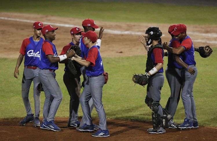 Los cubanitos terminaron invictos la primera ronda del Mundial sub-15 de béisbol en Panamá, y son fuertes candidatos a retener la corona. Foto: Bienvenido Velasco / EFE.