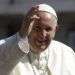 El papa Francisco saluda a los fieles en la Plaza de San Pedro, en el Vaticano. Foto: Alessandra Tarantino / AP / Archivo.