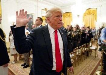 El presidente Donald Trump se retira tras un evento con agentes fronterizos y de inmigración en la Sala Este de la Casa Blanca en Washington, el lunes 20 de agosto de 2018. Foto: Andrew Harnik/AP.