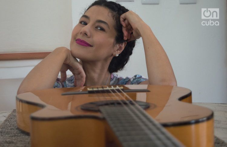 La cantautora mexicana Rosalía León estará cantando a México desde Cuba, hoy jueves 13 en el Museo Nacional de Bellas Artes, a las 7 p.m. Foto: Otmaro Rodríguez.