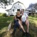 Heather y Tom LaGarde fotografiados en la granja de Saxapahaw, Carolina del Norte, a la que se mudaron después del ataque a las Torres Gemelas de Nueva York. Eran felices en la ciudad, pero ya no se sentían seguros. Foto: Gerry Broome / AP.