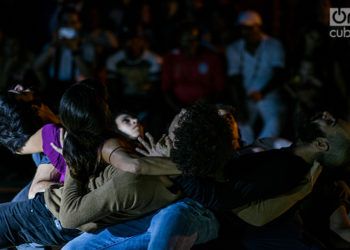 Danza Contemporánea de Cuba en el Festival "San Isidro, Distrito de Arte". Foto: Pablo Dewin Reyes.