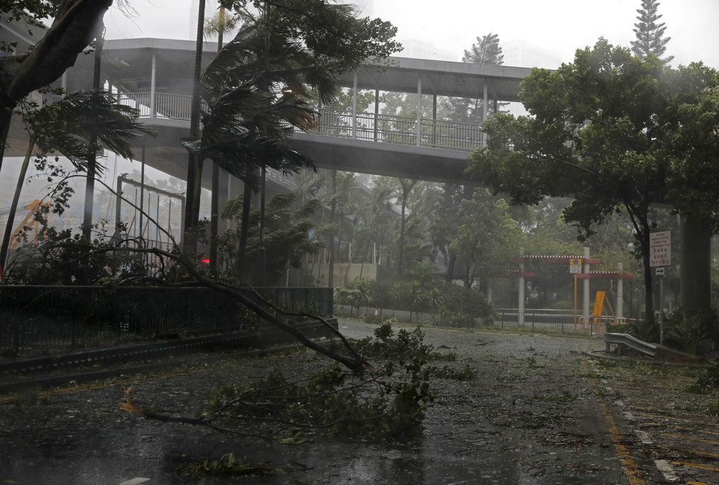 Daños causados por el tifón Mangkhut en Hong Kong. Foto:Vincent Yu/AP.