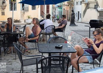 Turistas en la Habana Vieja. Foto: Otmaro Rodríguez.