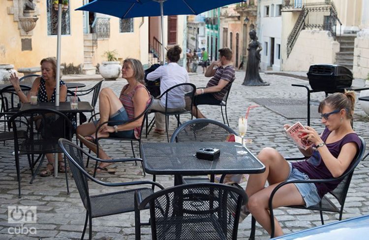 Turistas en la Habana Vieja. Foto: Otmaro Rodríguez.