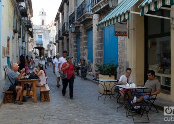 Turistas en La Habana Vieja. Foto: Otmaro Rodríguez.