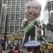 Un enorme globo con la forma del candidato presidencial Jair Bolsonaro, durante una manifestación en la Avenida Paulista de Sao Paulo, Brasil. Foto: Andre Penner/AP.