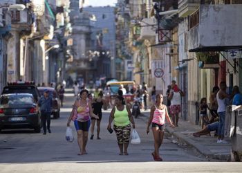 Vista general del barrio de Centro Habana este jueves 20 de septiembre del 2018, donde fueron rescatadas dos españolas tras viajar a Cuba supuestamente engañadas por una santera. Foto: Yander Zamora / EFE.