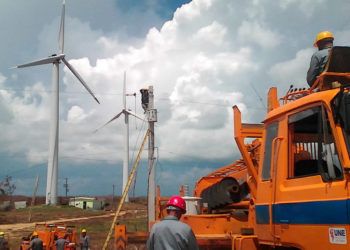Construcción de un parque eólico en Cuba. Foto: energiaestrategica.com