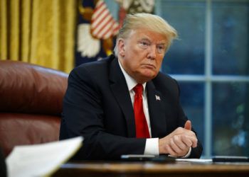 El presidente Donald Trump durante la entrevista con la AP el 16 de octubre del 2018 en la Casa Blanca en Washington. Foto: Evan Vucci / AP.
