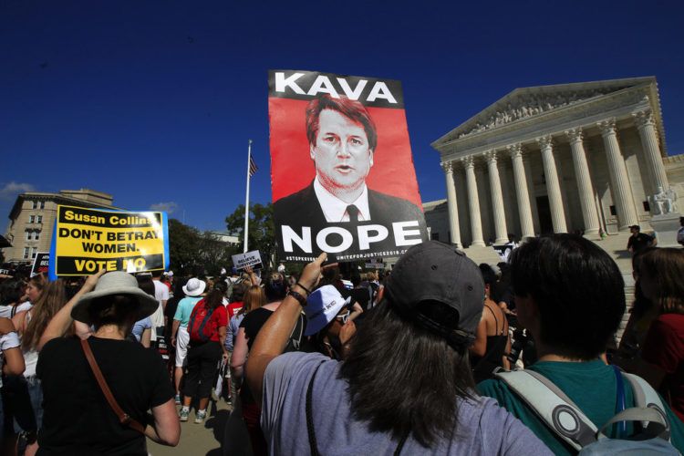 Manifestantes protestan contra el nominado a la Corte Suprema Brett Kavanaugh el jueves 4 de octubre de 2018, en Washington. Foto: Manuel Balce Ceneta/AP.