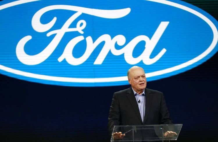 El presidente y director general de Ford Jim Hackett, durante un evento en Detroit, a inicios de 2018. Foto: Carlos Osorio / AP / Archivo.