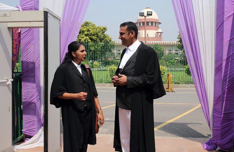 La Corte Suprema de la India sentenció este jueves que “la ofensa de tener sexo con mujeres sin el consentimiento del marido es arcaica”. Foto: @PortalDiarioAR / Twitter.