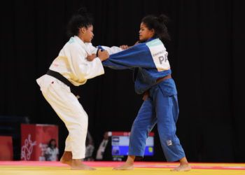Con su bronce en los 52 kg, la judoca Nahomys Acosta (izq) dio a Cuba su primera medalla en los Juegos Olímpicos de la Juventud Buenos Aires 2018. Foto: @BitacoraPma / Twitter.