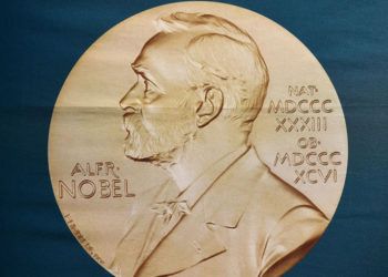 Medalla del Premio Nobel. Foto: @CNNEE / Twitter.